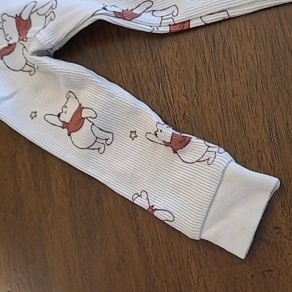 Uniqlo Winnie the Pooh Onesie 6 to 12 Months - Picture 6 of 13